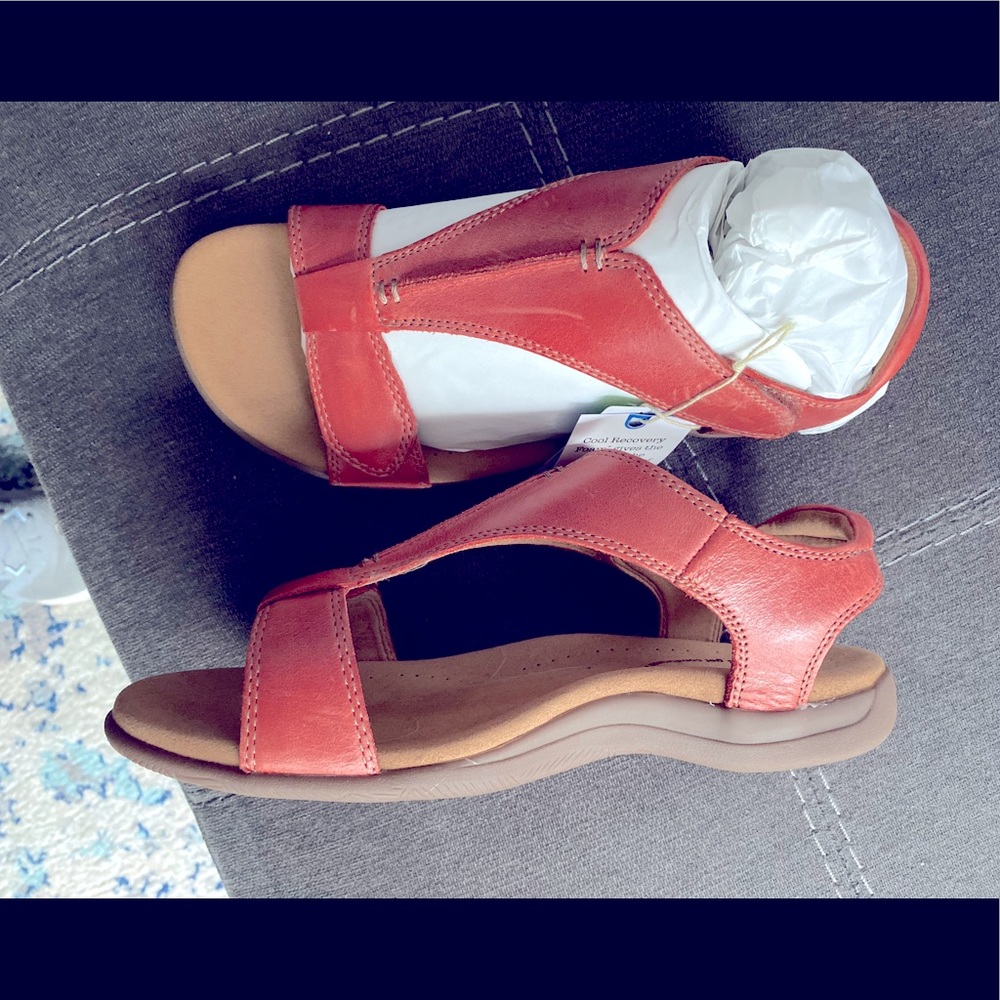 Taos size 7 Sandal - BRAND NEW